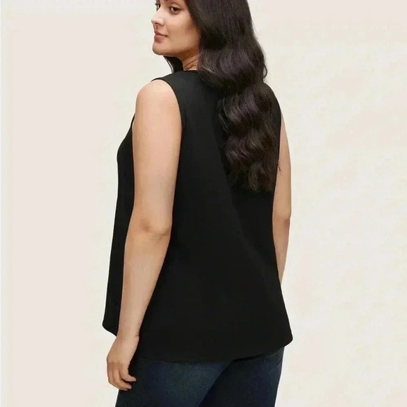 NWT!Black sleeveless V-neck T-shirt size 22-or - Picture 2 of 3